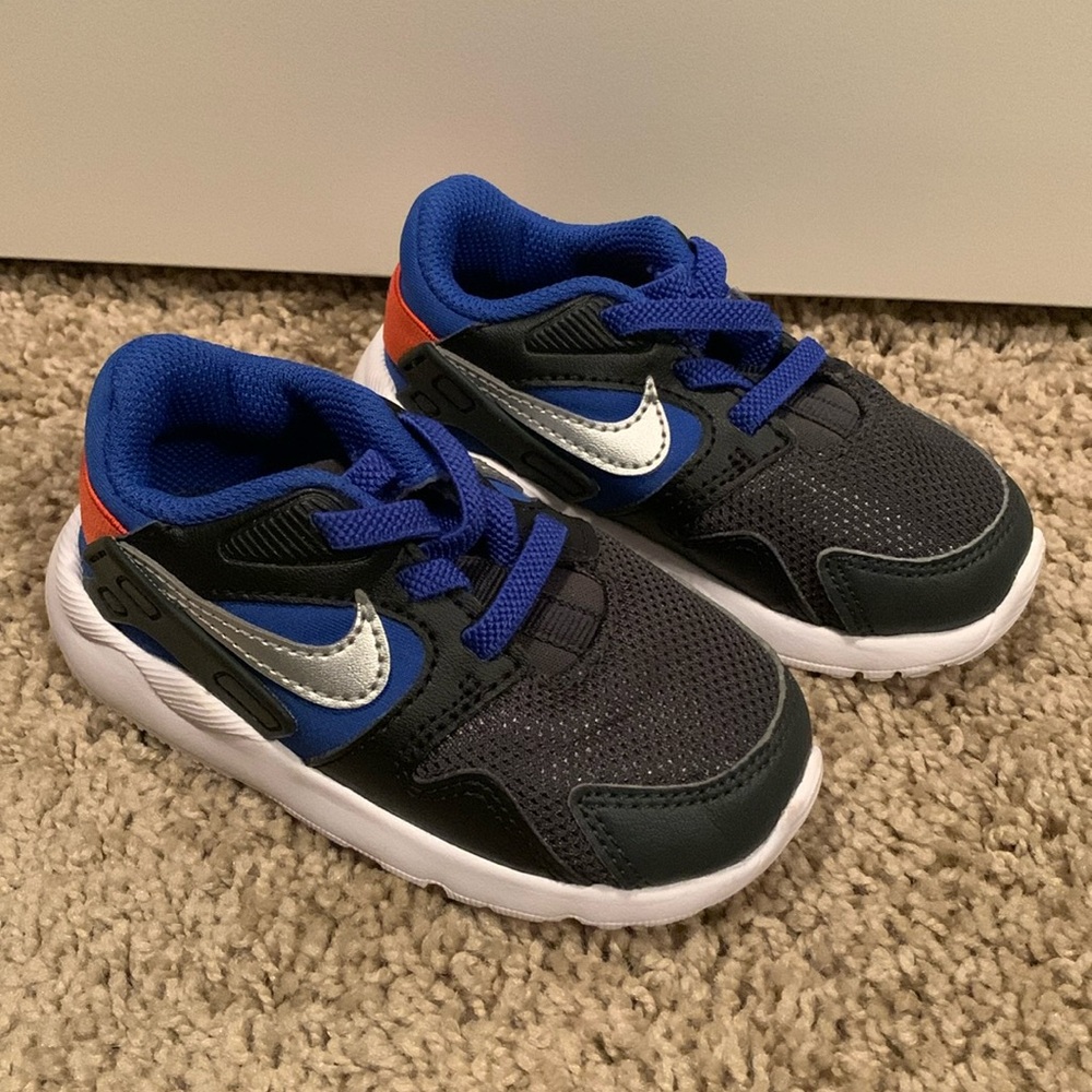 Kids Nike slip on tennis shoes! New without tag!